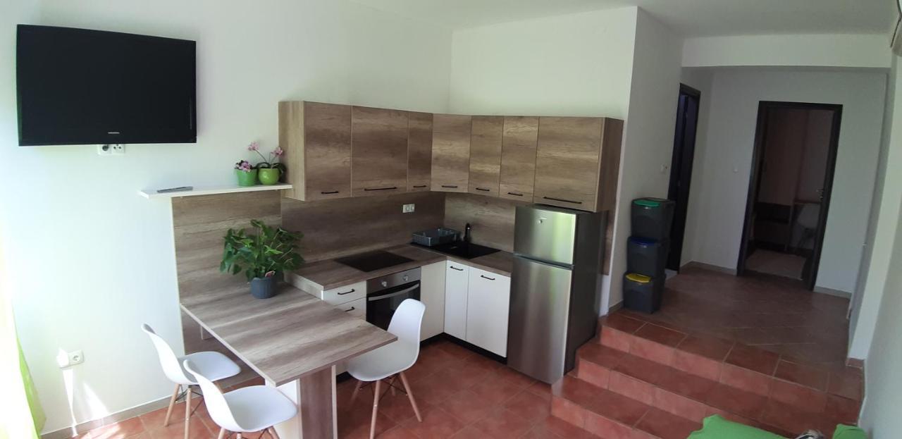 Apartman In Rab Town Exterior photo